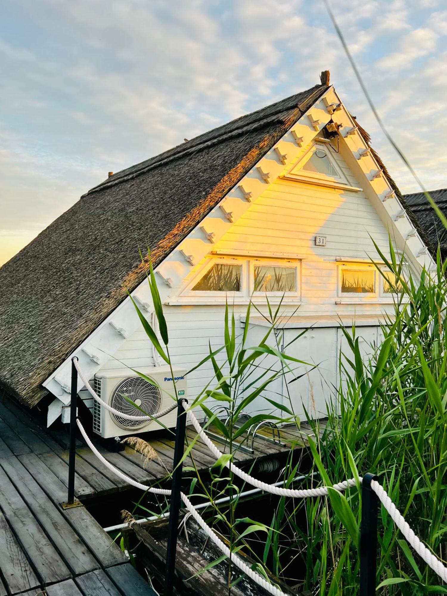 Seehuette Neusiedlersee - Seehaus Inklusive Elektroboot رست المظهر الخارجي الصورة